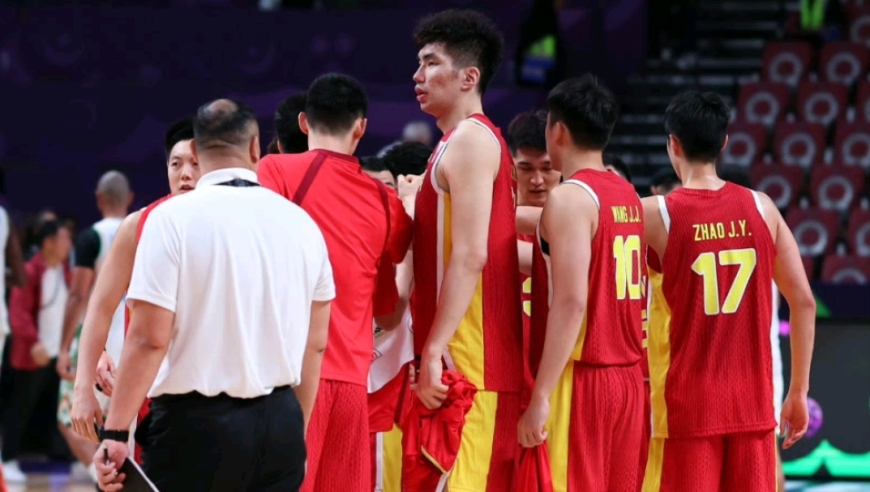 中国男篮世预赛全力冲击两连胜！郭士强率队除夕疯狂苦练，还有7人要被淘汰？