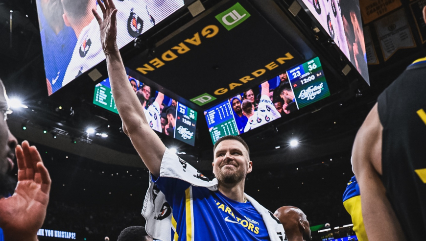 第18冠功臣！波尔津吉斯获得凯尔特人主场视频致敬 绿军球迷疯狂欢呼！