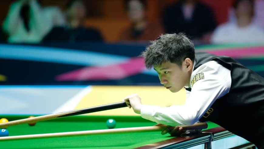 赵心童2-4落后，一波3连击翻盘，高调力克塞尔比，半决赛约战吴宜泽