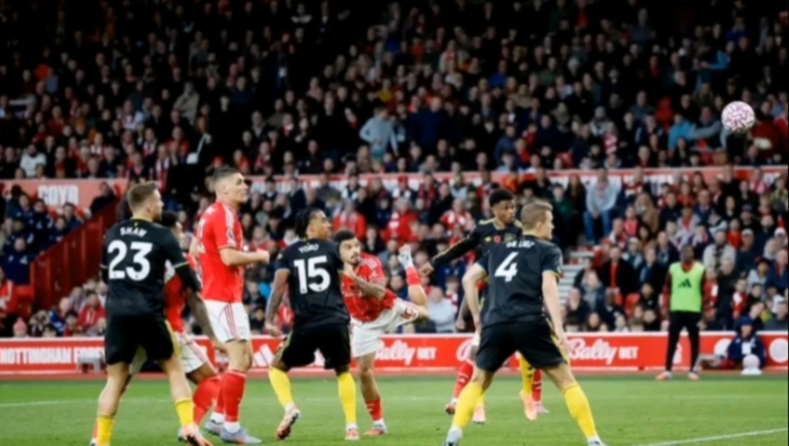 紧张到窒息！曼联第81分钟凌空世界波逆天绝平森林，全场沸腾庆祝