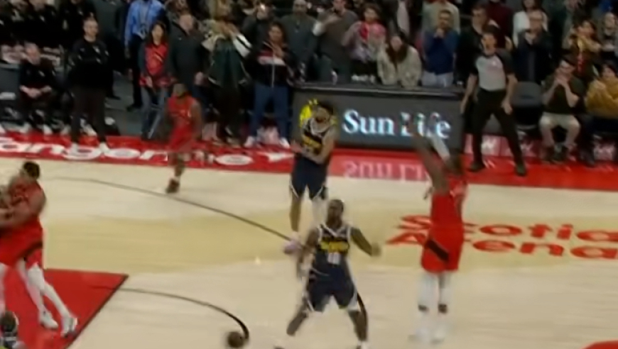 反转反转再反转！布朗两罚全丢英格拉姆绝平三分出手超时被判无效