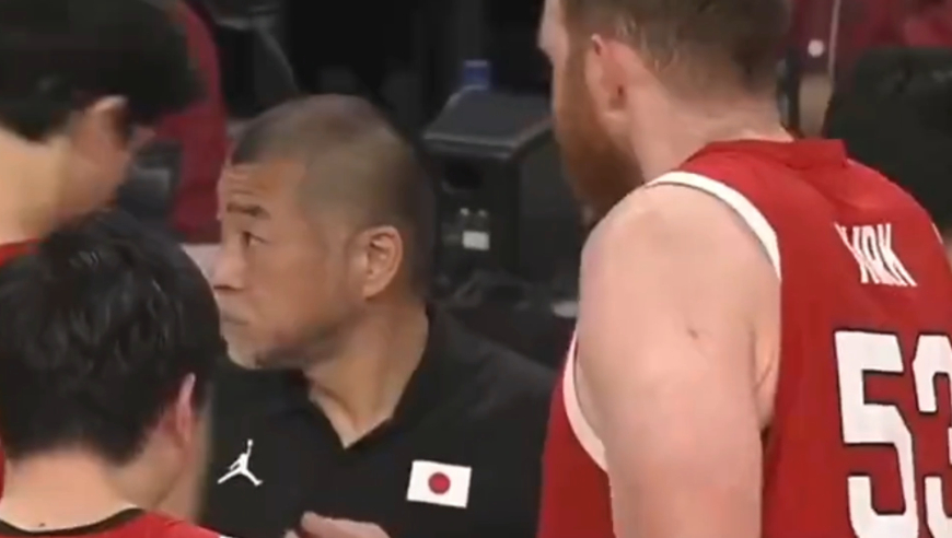 日本离谱主场哨，令央视解说刘星宇破防：再吹三个违体，日本就赢了！