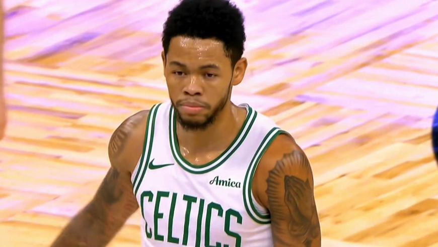 塔图姆都沸腾了！绿军新援小西蒙斯出场仅11分钟时间就轰下25分