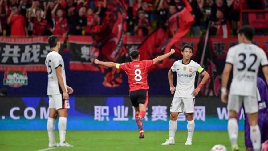 卫冕冠军1-4溃败，排名跌落至第4！2大水货诞生，中超争冠太激烈