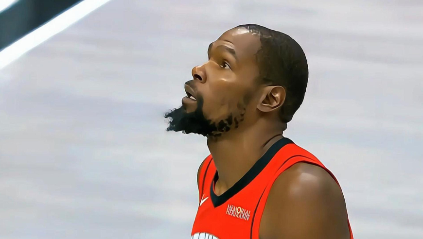 憋着一口气！杜兰特面无表情 封盖约基奇+面对双人包夹死神跳投