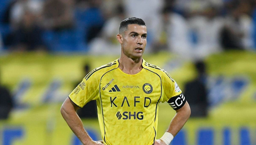 40岁C罗狂奔腾空转体180度：收获特别的进球，狂摇菲利克斯庆祝