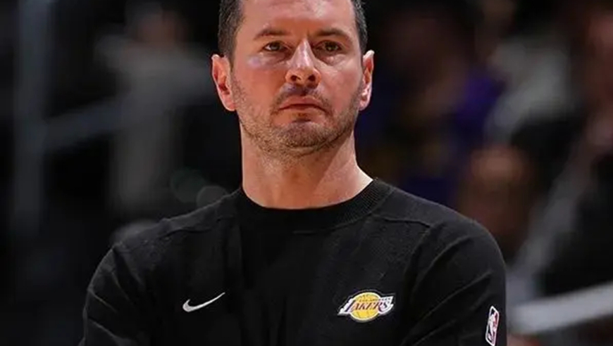 4中1、防不住！湖人新星撞墙，难怪雷迪克“弃他”重用布朗尼