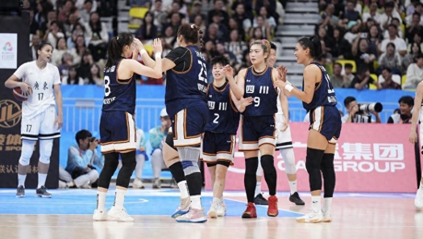 “女版徐杰”！2场生死战轰42分带队夺冠，她才是女篮的扛旗人