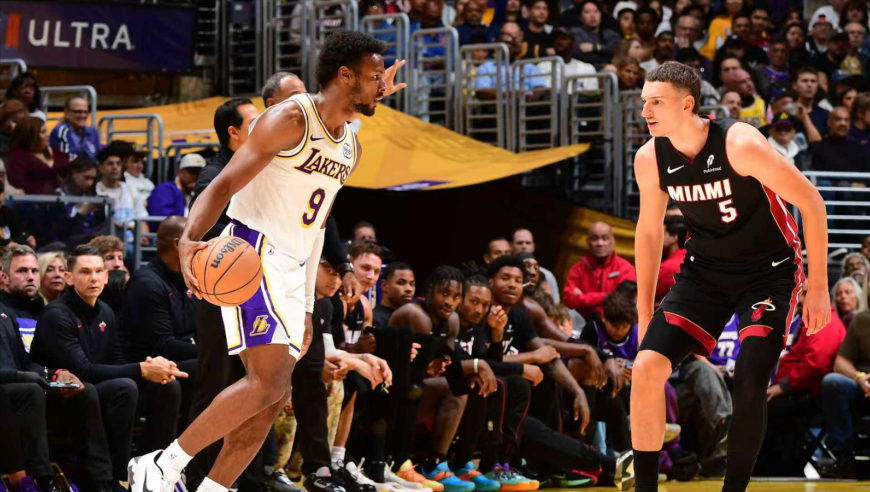 赛季得分超越老爹！布朗尼战热火表现 空接暴扣看嗨詹皇