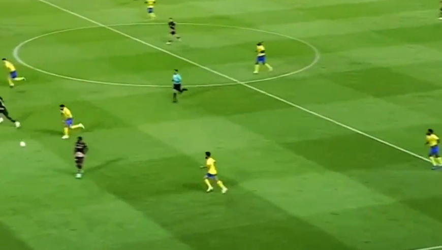 体坛记忆｜利雅得胜利2-1达马克，c罗任意球直接破门