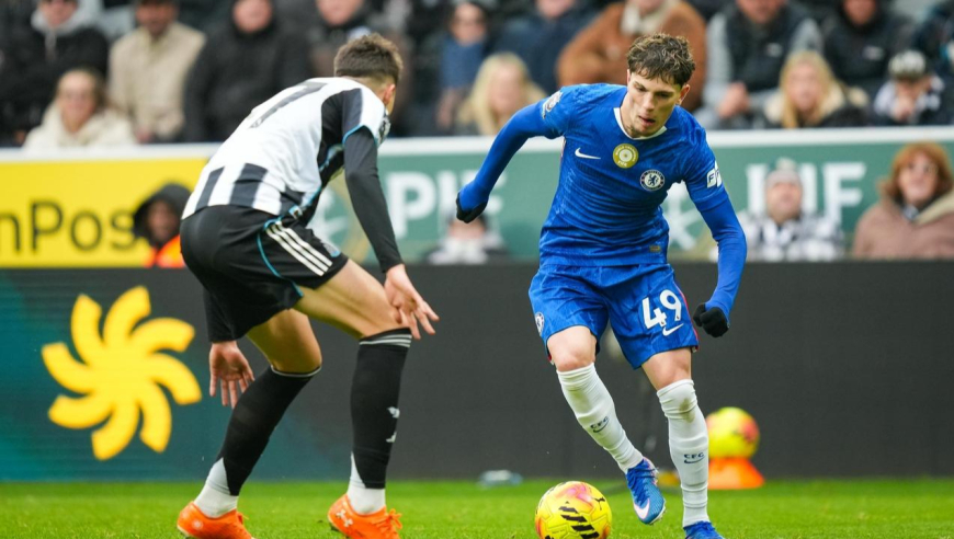 搁这打篮球？切尔西两失良机：加纳乔放高射炮+内托上帝之手进球取消