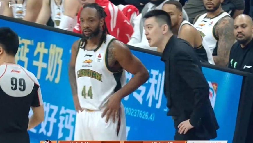 事态升级！杨鸣深夜发视频回击裁判，错上加错，这是挨罚的节奏？