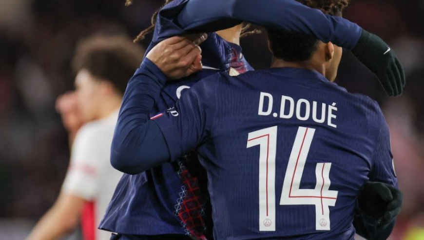 从0-2到3-2！大巴黎奇迹逆袭，恩里克神换人：替补神兵梅开二度