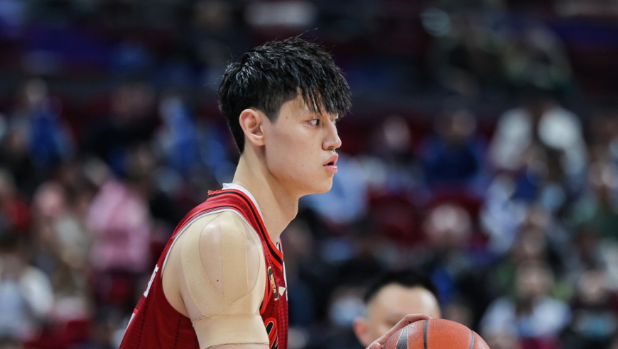 签他只为NBA中国赛？领先40分也不让上 篮网耍了曾凡博吗