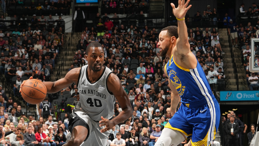 勇士马刺决胜时刻：库有引力助飞追梦巴特勒连拿4分 库里罚球绝杀