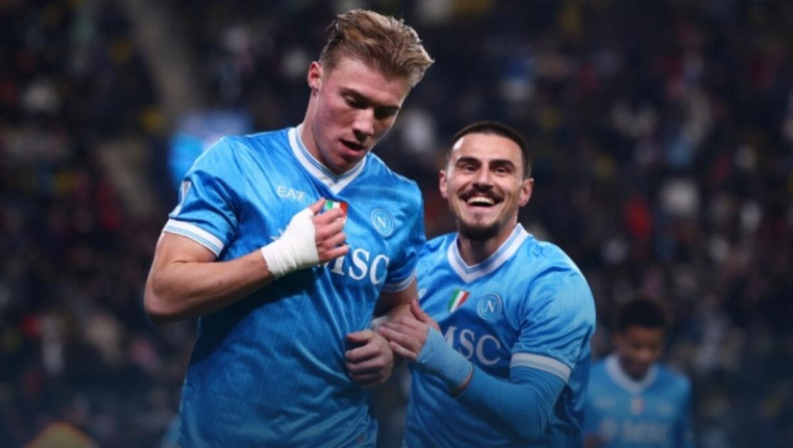 意超杯-卫冕冠军出局！那不勒斯2-0AC米兰进决赛，内雷斯、霍伊伦破门