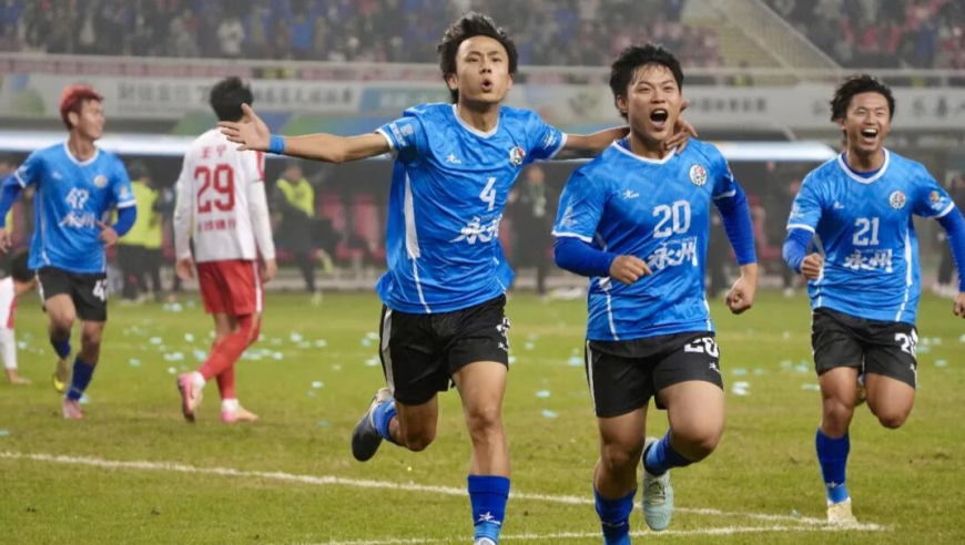 中圈吊射破门领衔！足坛同日五佳球：渝超湘超隔空对决世界波