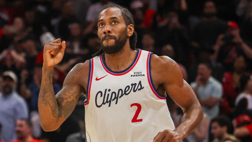 末节19分+中投绝杀，莱昂纳德带伤复仇火箭，赛后一举动引热议