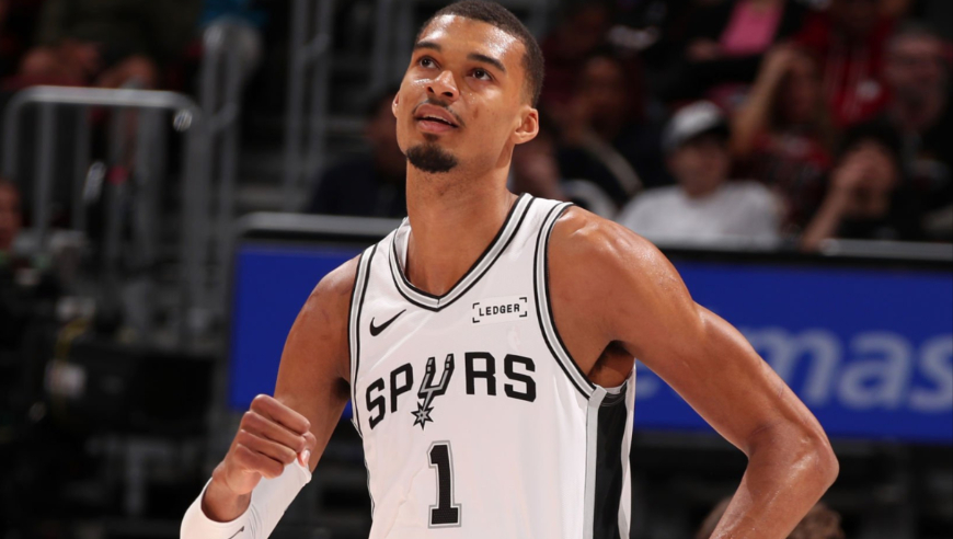 帽&rarr;扣&rarr;帽！文班亚马攻防制霸篮下 1分半贡献出3次炸裂表演！