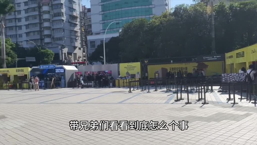 无畏契约：痒痒脚垫带兄弟们逛逛瓦的年终派对