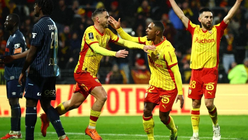 一场1-0，让榜首易主，大黑马登顶，挤掉大巴黎，目标直指冠军