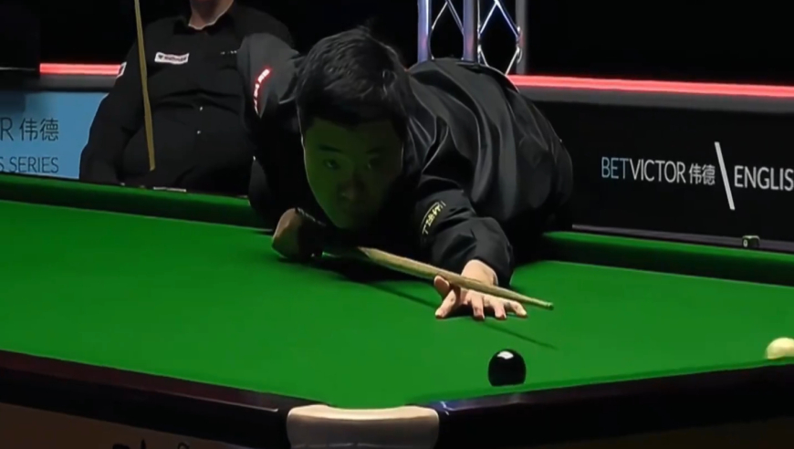体坛记忆｜ 丁俊晖被超三分，连杆斯诺克现场炸开锅，对手气到爆杆发火