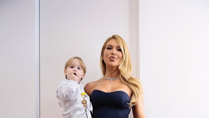 你说他幸福吗？维尼修斯女友晒二人接吻照