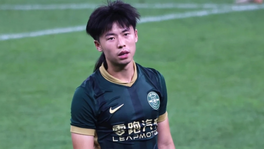 留长辫，做美甲，低级失误！汪士钦到底错在哪了？