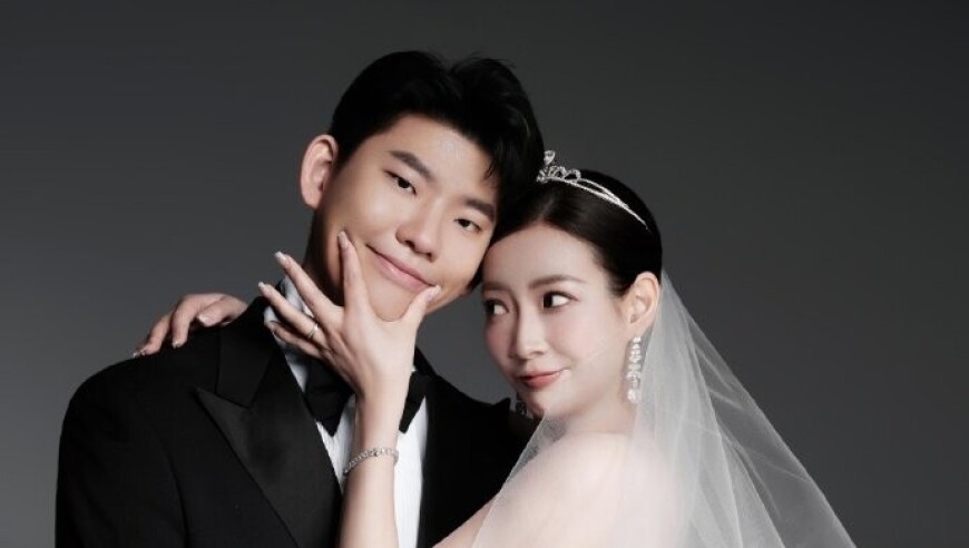 黄雅琼晒与刘雨辰结婚照，二人计划本月底举办婚礼