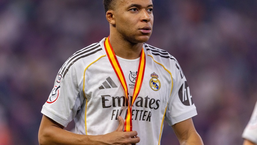 西媒曝皇马承认重建失败，确认姆巴佩是前场唯一超巨，维尼修斯3被嫌弃