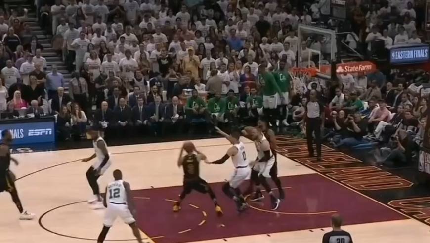 看看18年詹姆斯东决G6拿下46分