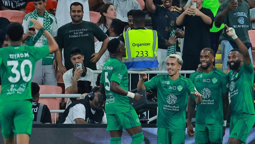 一场2-3踢出神剧情：补时丢2球，沙特豪门惨遭逆转，无缘登顶，C罗争夺金靴难了