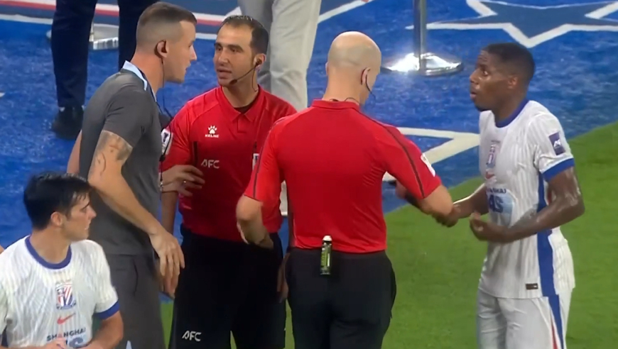 亚冠裁判放飞自我再吹掉申花第二个进球：破门后回吹马纳法犯规，连解说也觉得莫名其妙