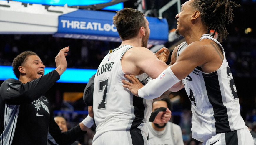 4日NBA十佳球：特纳单臂霸气隔扣 科纳特制胜大帽潇洒庆祝