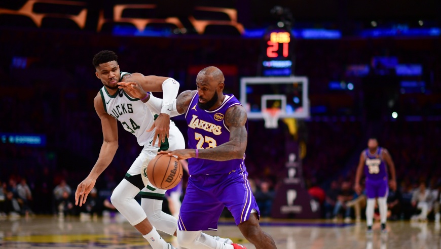 湖人13胜0负金身被破！41岁老詹26+9+10燃尽 东契奇6犯暴露3大问题