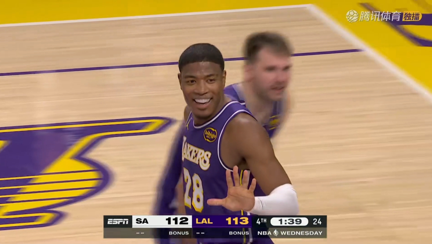 6犯毕业！八村垒造成文班进攻犯规 马刺挑战失败6次犯满被罚下