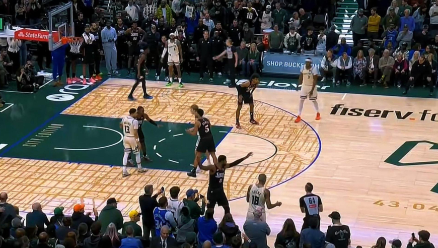 雄鹿76人末节最后时刻神剧情：特纳三分准绝杀 马克西两罚拖入加时