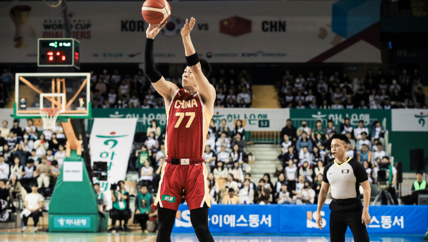 中国男篮下饭合集：狂送17失误 张镇麟边线球直接扔出界