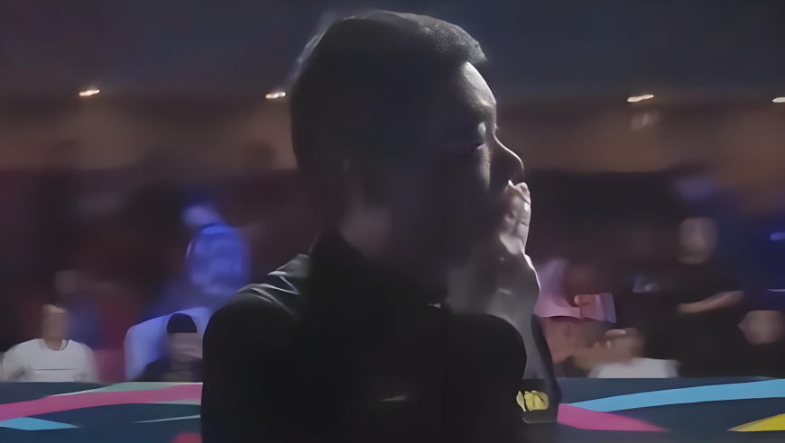 丁俊晖向观众献飞吻！国锦赛16强中国独占5席，赵心童迎第3场德比