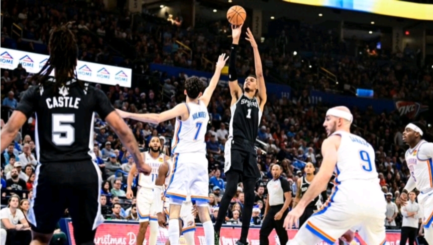 非人类！文班亚马极致个人表演打爆雷霆双塔主宰比赛，全场沸腾