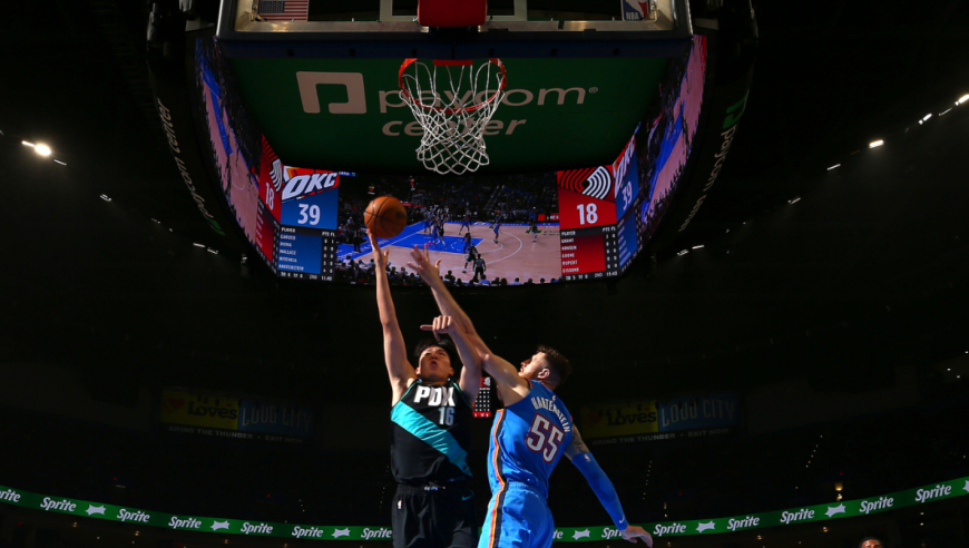 杨瀚森半场全收录：轰进生涯首记三分 被打2+1防守端仍需努力