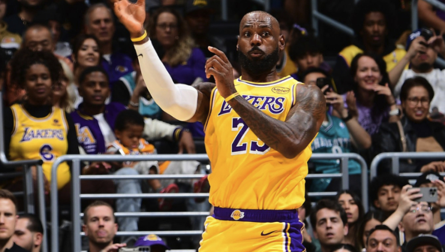 湖人双星空砍68分！东契奇带伤归来仍遭黄蜂爆冷 詹姆斯难阻后三节崩盘