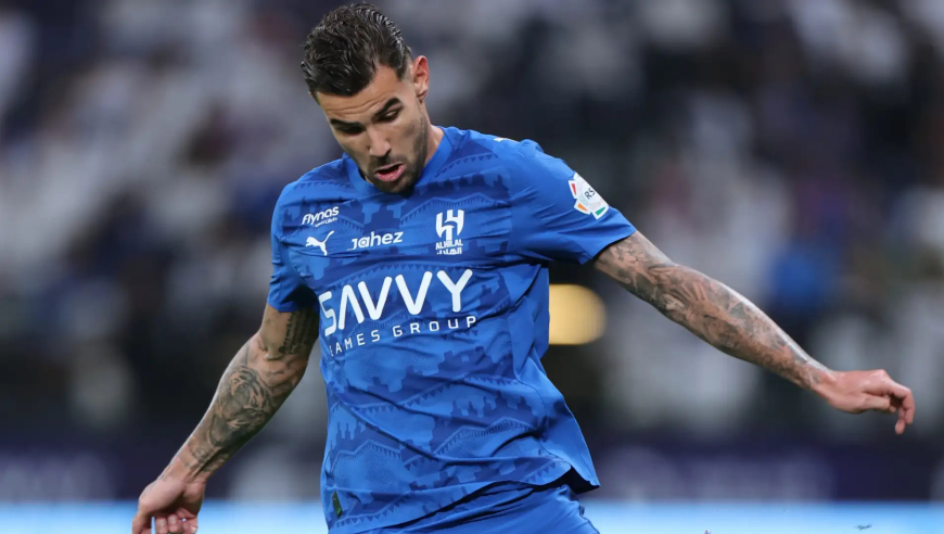 拯救小因扎吉！慢镜看前米兰铁卫霸气凌空斩双响秒杀，新月3-1完胜