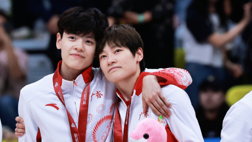 杨舒予谈父亲当场泪崩 杨力维：我们没让爸爸失望