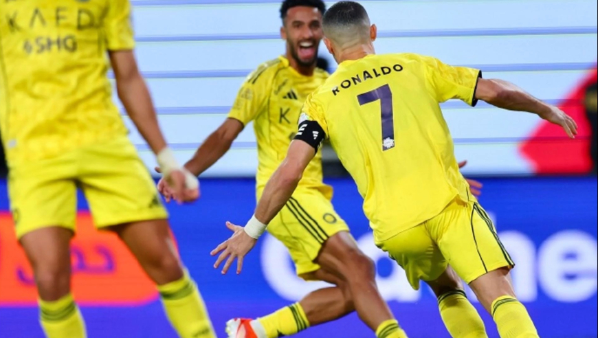 40岁仍能力挽狂澜！回看C罗梅开二度+终场绝杀 戴上头套顽皮庆祝