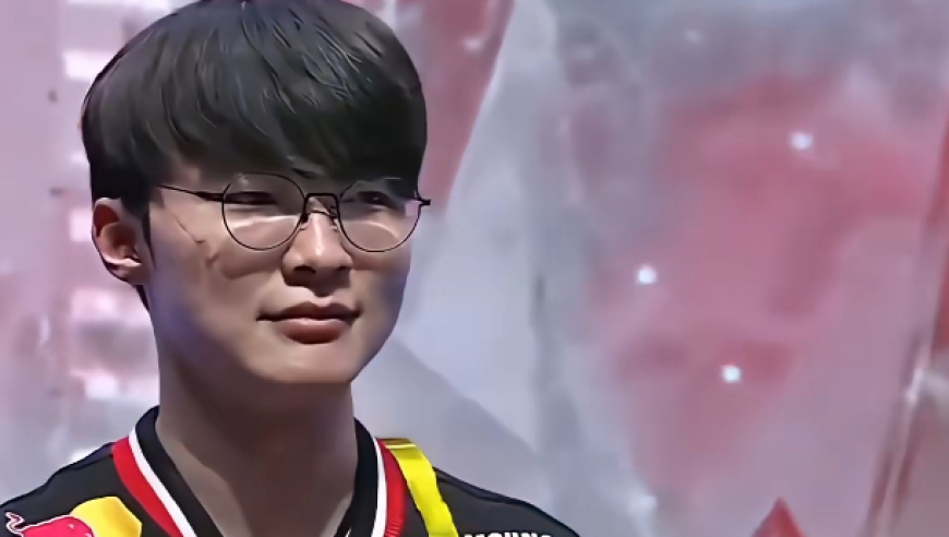 T1击败HLE夺冠，Faker一个举动，让peyz死心塌地