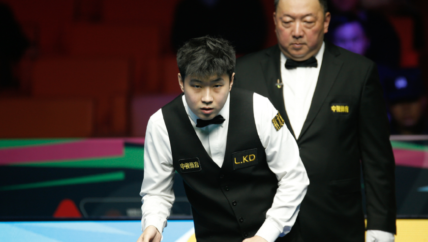 赵心童最后时刻演小品 连续两次母球摔袋 被超14分握手认输