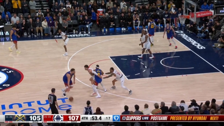 一波三折！快船vs掘金最后1分钟：现场球迷紧张的一秒都不敢眨眼