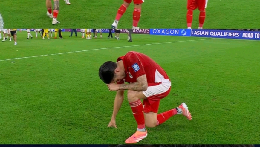 0-1！印尼无缘世界杯，疯狂归化+克鲁伊维特执教，球员跪地痛哭
