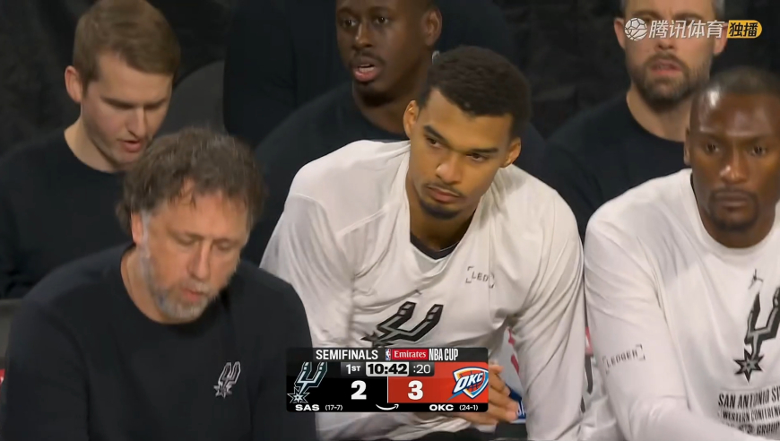 文班何时登场？雷霆冠军首发赛季首次合体 开局狂轰马刺14-4